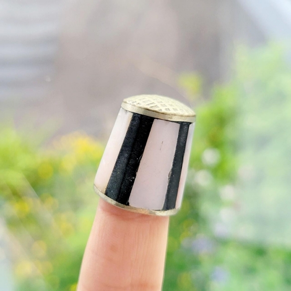 Vintage Abalone Mother of Pearl Thimble - Picture 3 of 7